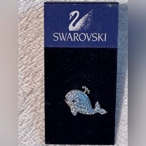 Swarovski. NWT! Swarovski Crystal & Rhodium Silver Whale Brooch/ Tie-tack Pin.